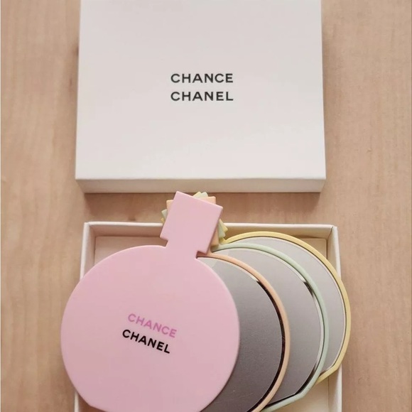 Chanel Pink Compact Mirror 💗 - Picture 6 of 8